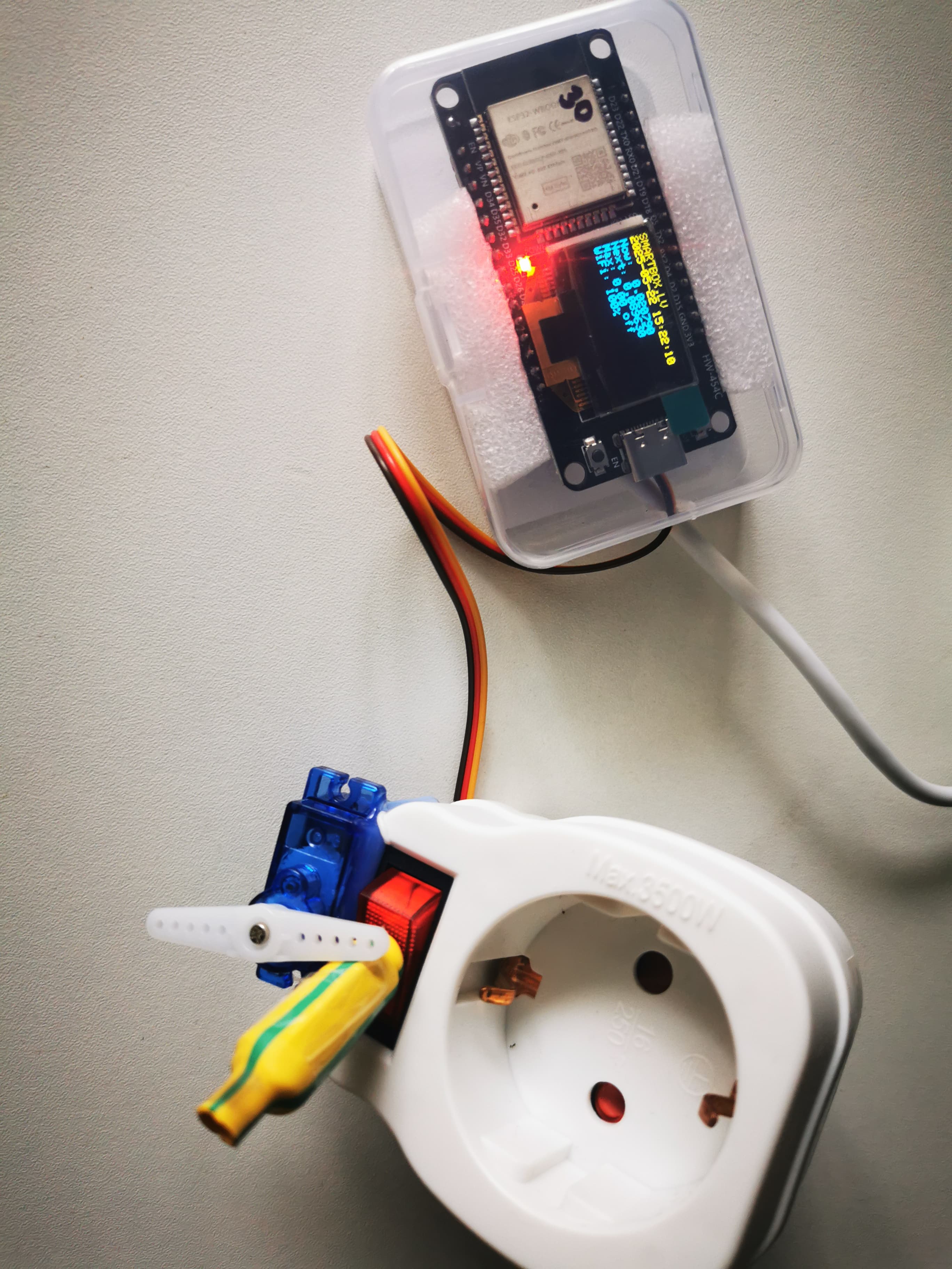 SmartBox ar servo motoriņu un displeju